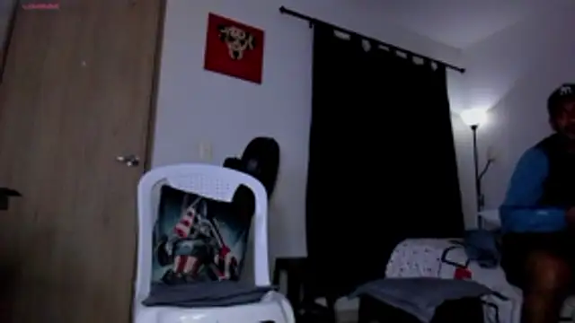 Cloudy_pigDude live sex cam