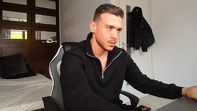 ElijahThorne live sex cam