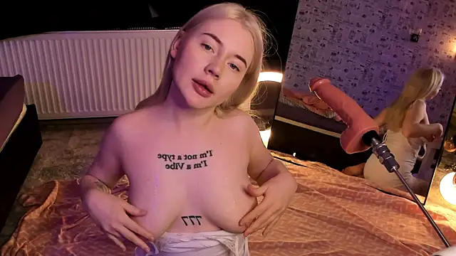 Lillie_Berry's cam snapshot