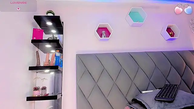 Amira_Ember live sex cam