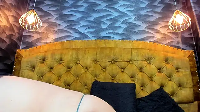 NahomiFireSex's cam snapshot