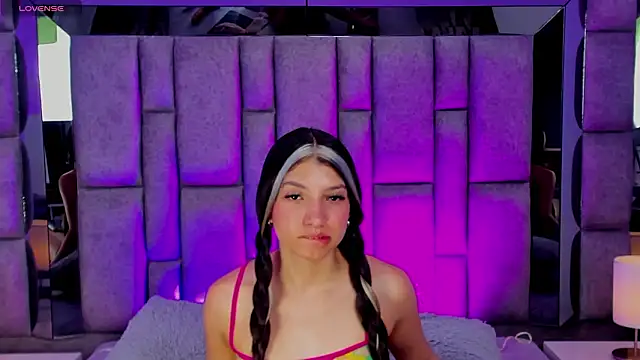 CharloteBrown_'s cam snapshot