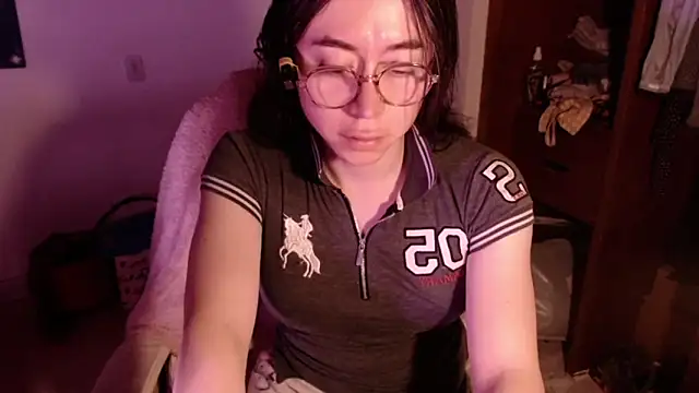 emily_pearl_'s cam snapshot