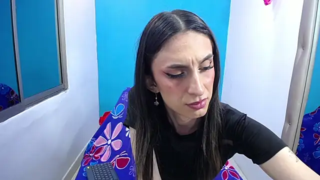 nicol_grey's cam snapshot