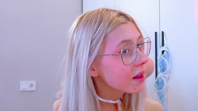 MidnightLily_ live sex cam