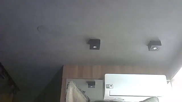 SkinnyKitten live sex cam