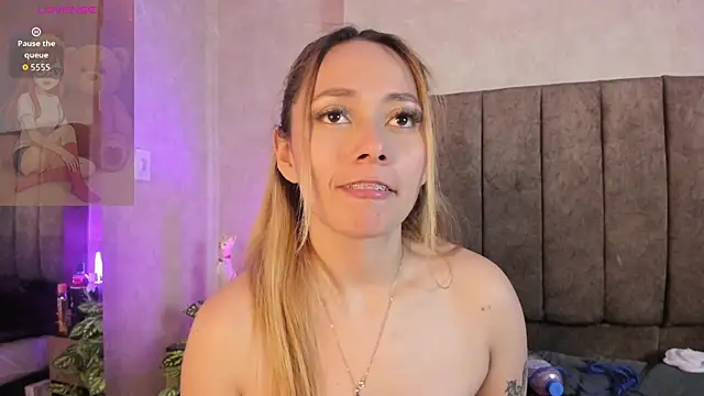 LanaMills_'s cam snapshot