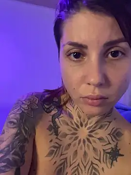 Izy_cute_ live sex cam