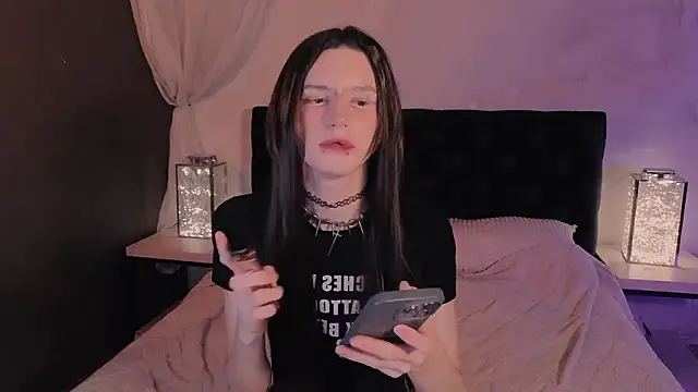 madi_snow's cam snapshot