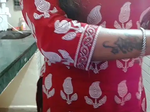 LovingPihu live sex cam