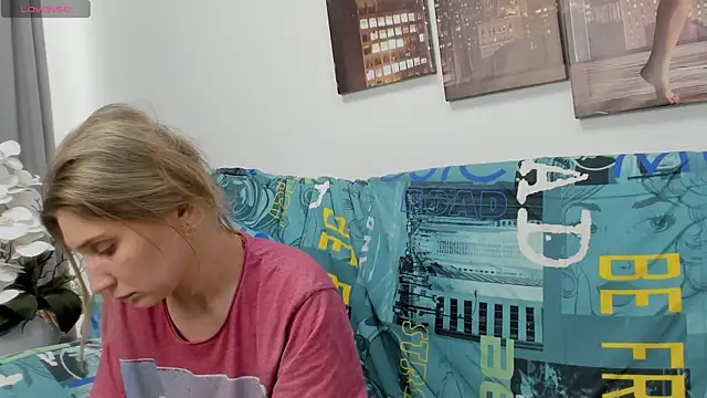 Tenderly_Sophie's cam snapshot