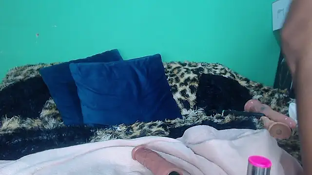 avaleri_cherry's cam snapshot