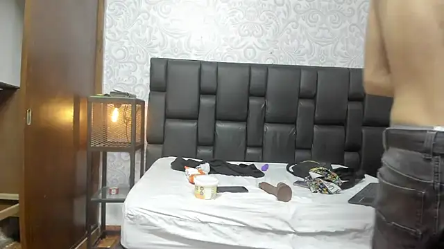 JohanaAndMiller live sex cam