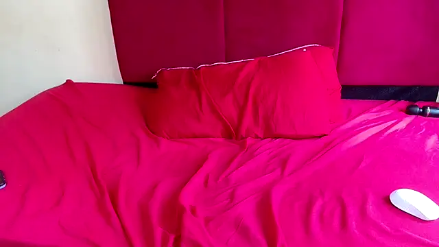 HugeTitisxx's cam snapshot