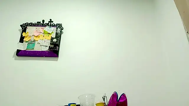 PetiteIvoryQueen19's cam snapshot