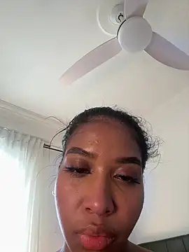 IamCrystal2 live sex cam