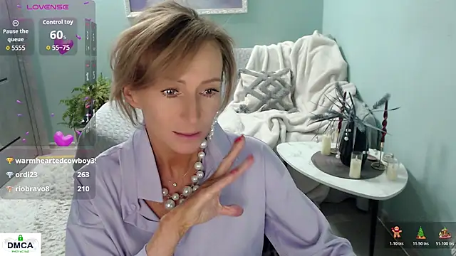 HornyMilf_777 live sex cam