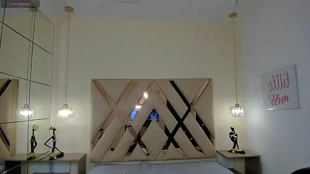 scarletcherry18's cam snapshot