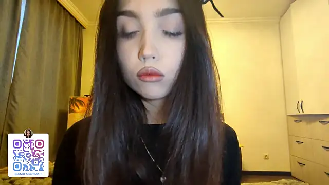 Qwami_Amie's cam snapshot