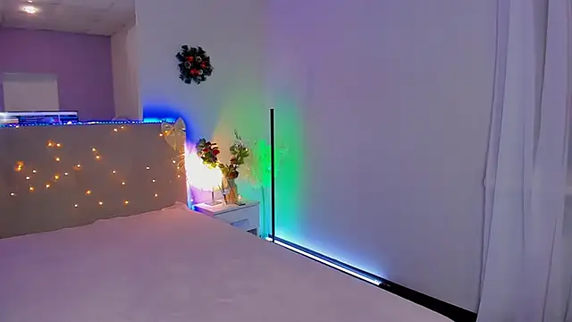 Laura_Leee's cam snapshot