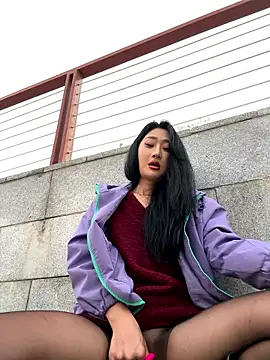 so-linger live sex cam