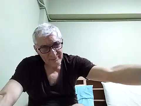 BIGUNCUTHARDCOCK live sex cam