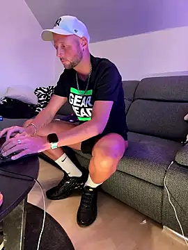 nikeaddicted2 live sex cam