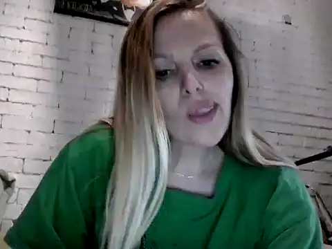 Angel_girllovemy's cam snapshot