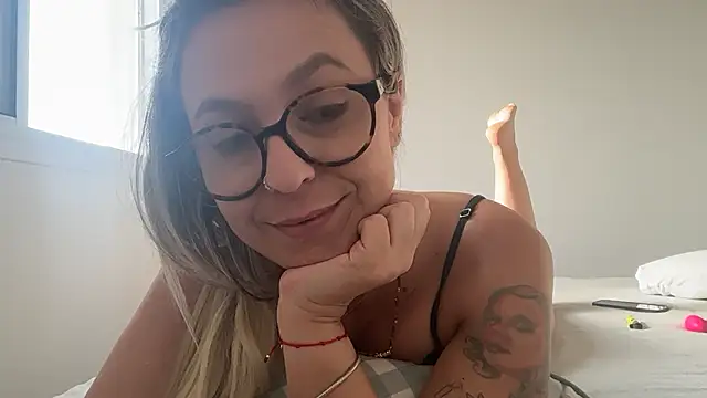 KnotBabe live sex cam