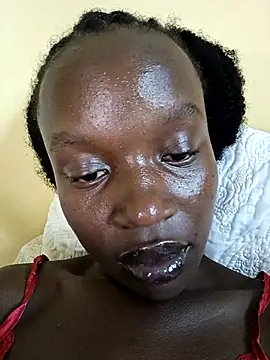 Juicylittle_slute live sex cam