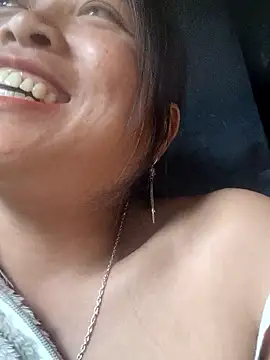 miumiu_sexy2x's cam snapshot