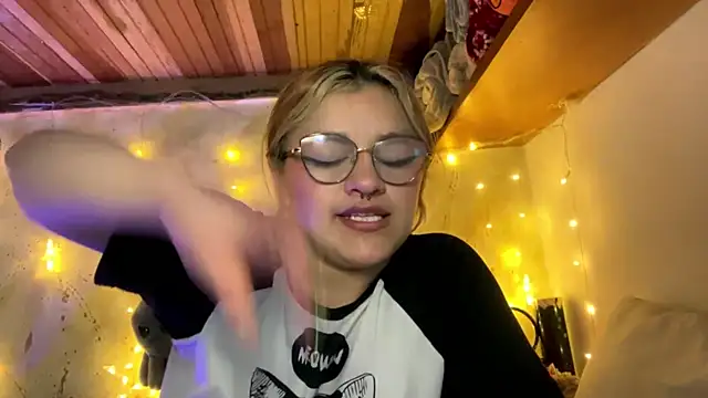 Sophia_Weest99's cam snapshot