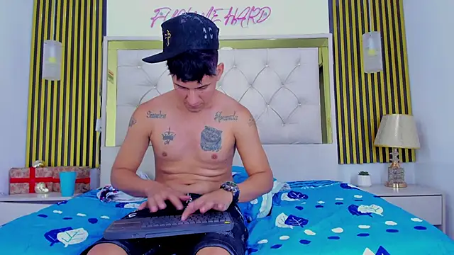 Sweet_kevin1 live sex cam