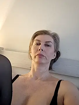 stellahere8's cam snapshot