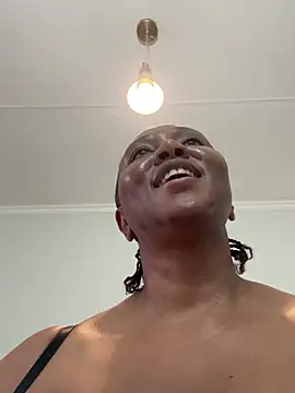 Bootyliciouse21X's cam snapshot