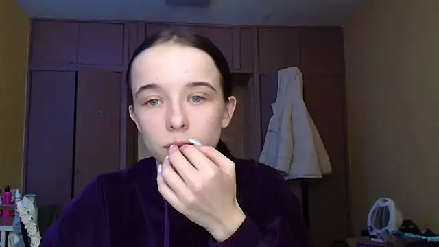 Emilia_Light's cam snapshot