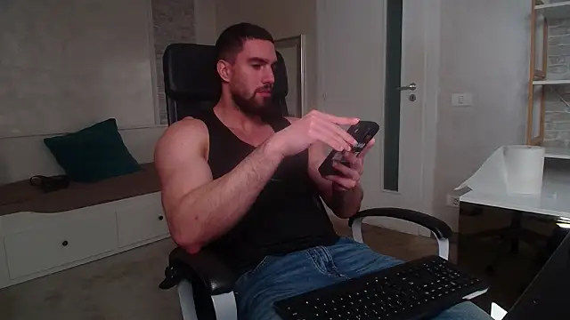 IvanHydee live sex cam