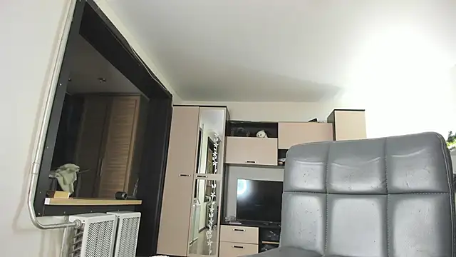 HeatherNextDoor's cam snapshot