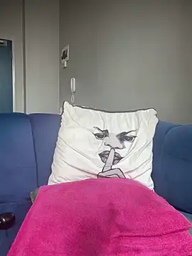 Curveysinaa's cam snapshot