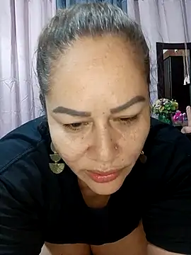 SluttyMilf79 live sex cam