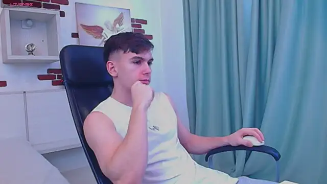 BradyFlint live sex cam