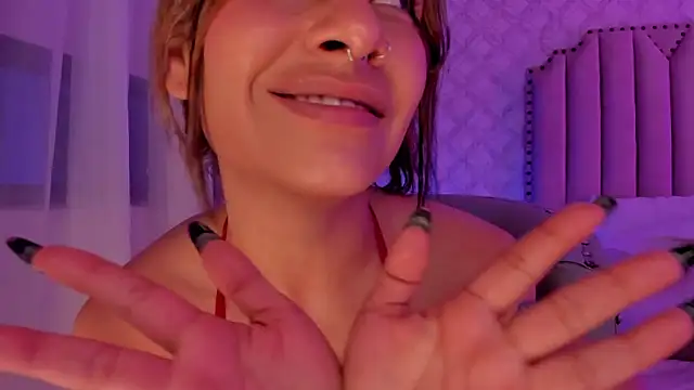 Yourwishisme_val's cam snapshot