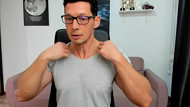 BrutusK08 live sex cam