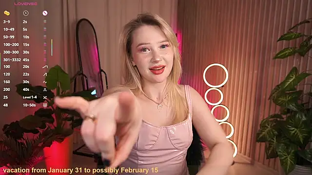 LauraWifeness's cam snapshot