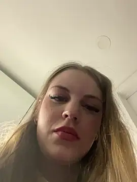 elliepixie's cam snapshot