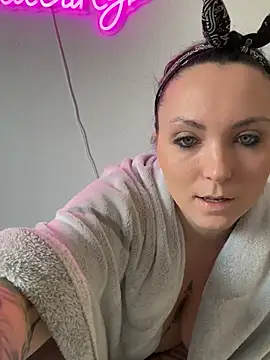 InkedCurly_L's cam snapshot