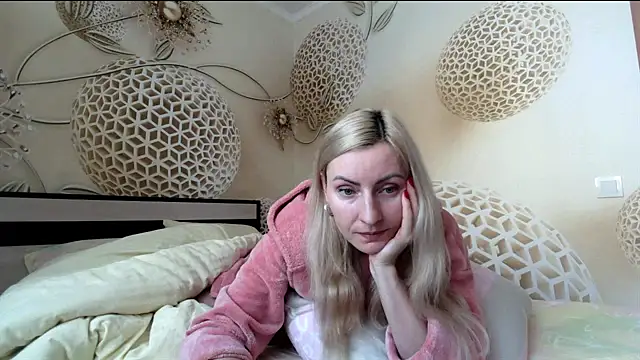 Yourrealgirl's cam snapshot