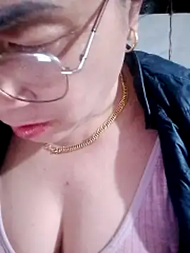 small-house123 live sex cam