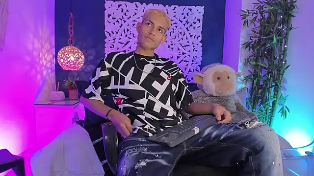 Adonis_WB's cam snapshot