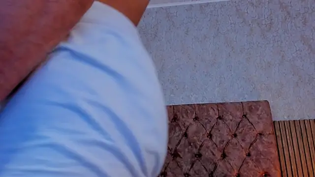 Adonys_Lewis_'s cam snapshot